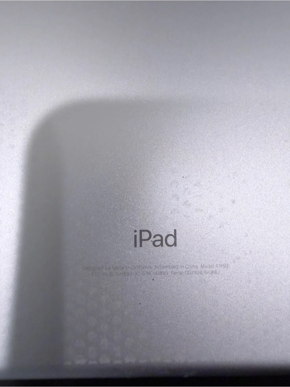 IPAD 6 (2018) with case included